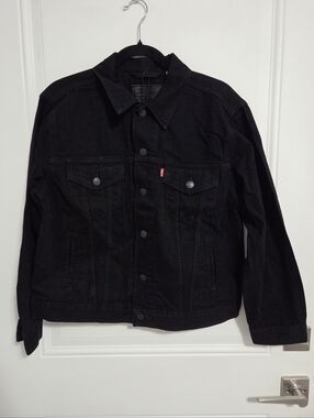 NWT - Levi's Women's Ex-Boyfriend Denim Trucker Jacket - Size M
